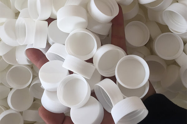 Chi tiết quy trình sản xuất nắp chai nhựa từ A-Z