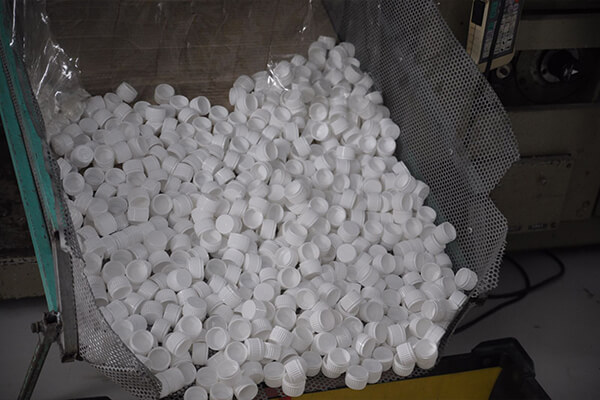 Chi tiết quy trình sản xuất nắp chai nhựa từ A-Z