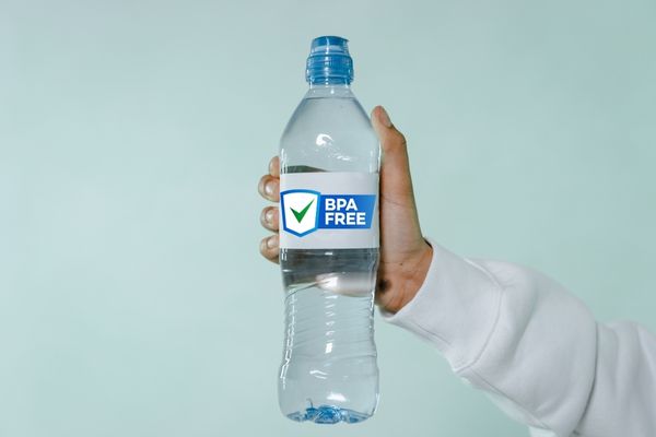 Cách nhận biết chai nhựa thân thiện với môi trường