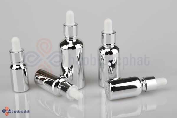 Serum nên đựng vào chai lọ gì?