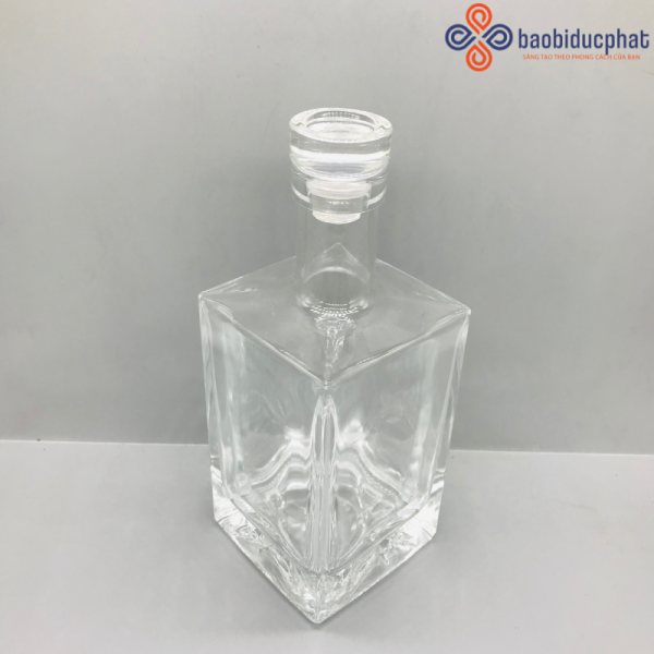 Chai thủy tinh vuông đựng rượu RC500 sang trọng