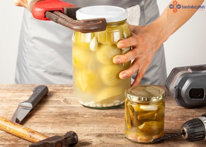 Cách mở hũ thủy tinh đơn giản tại nhà