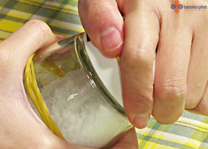 Cách mở hũ thủy tinh đơn giản tại nhà