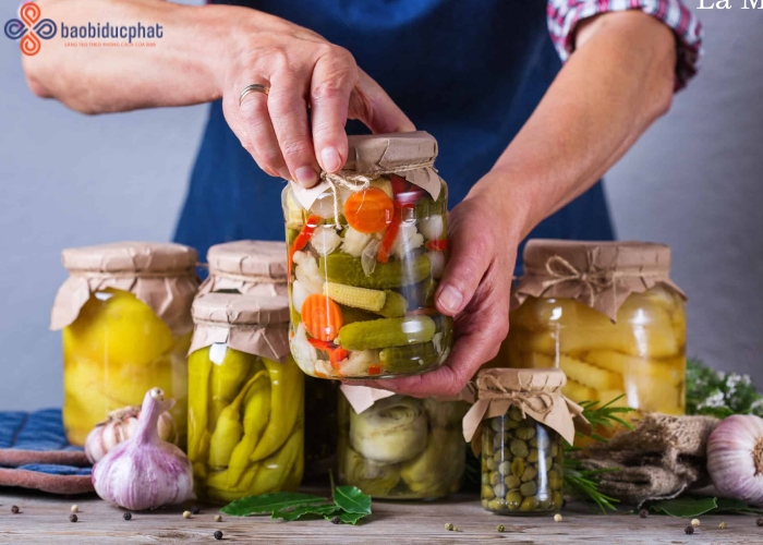 Dùng hũ thủy tinh muối dưa cà có an toàn không?