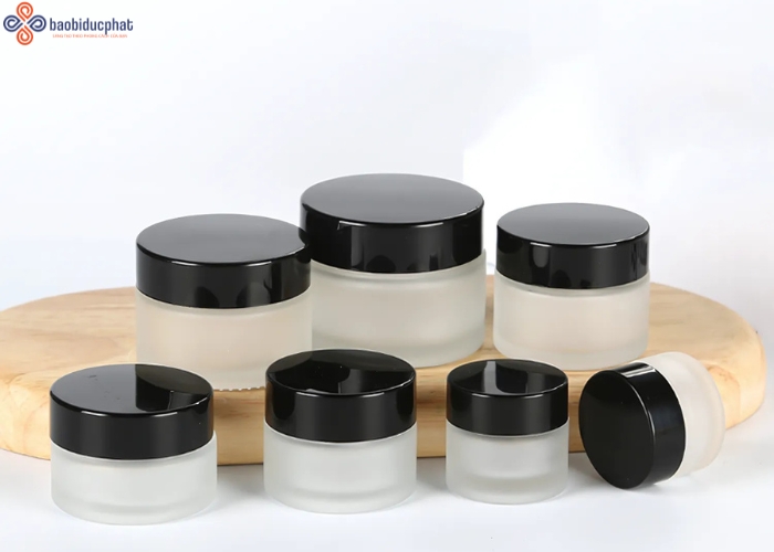 Hũ thủy tinh đựng mỹ phẩm – Giải pháp bao bì xanh cho ngành làm đẹp